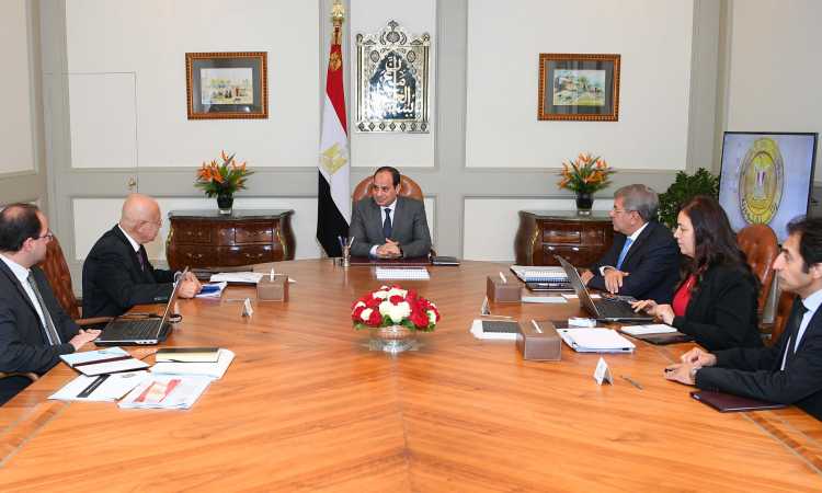الرئيس يجتمع مع رئيس الوزراء ووزير المالية