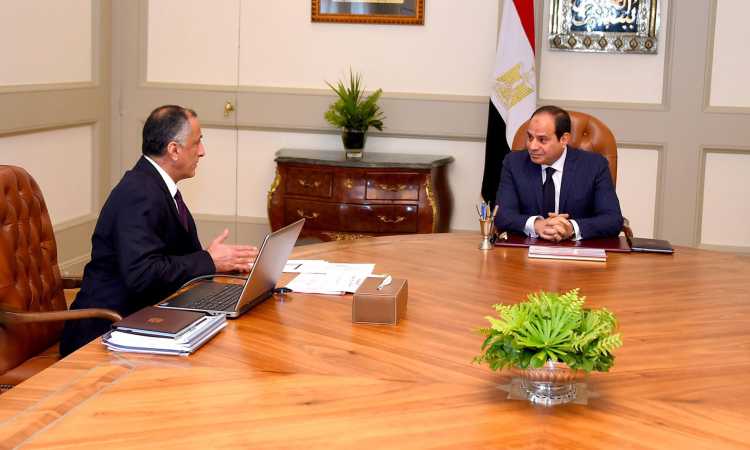 الرئيس السيسى مع محافظ البنك المركزى