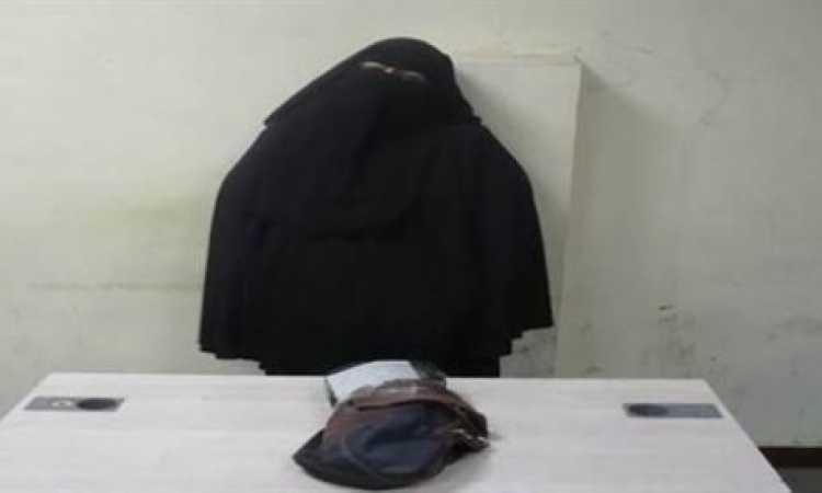 سيدة منقبة 