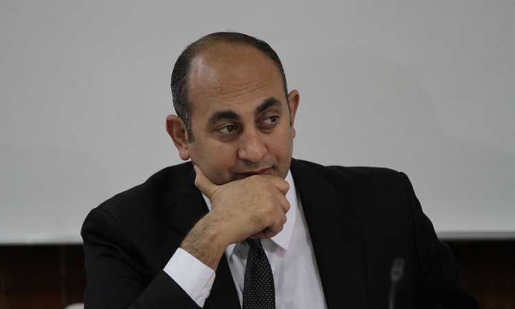 خالد على