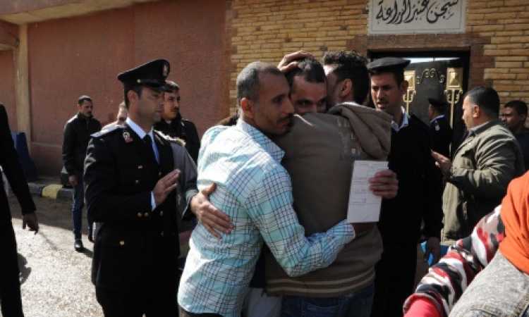 الإفراج عن سجناء