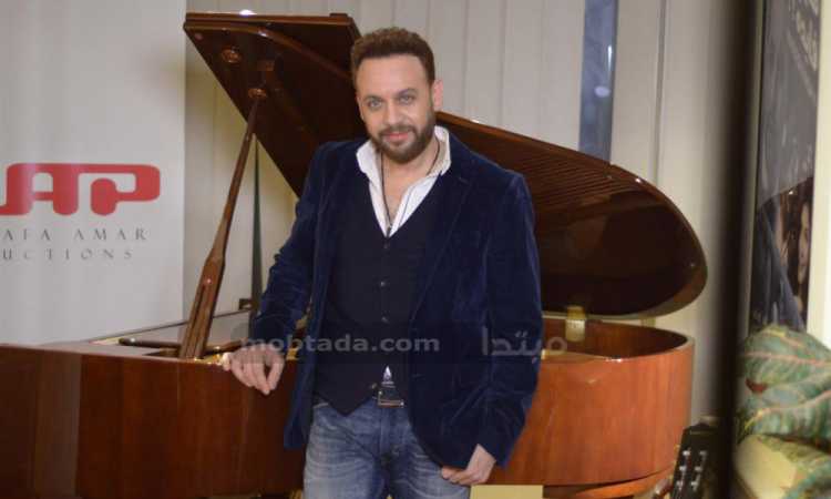مصطفى قمر
