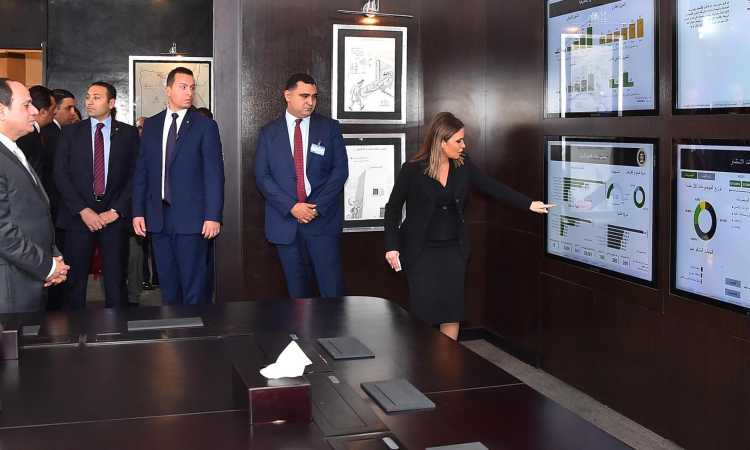 السيسى فى مركز خدمات المستثمرين