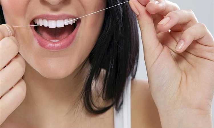 استخدام خيط الأسنان