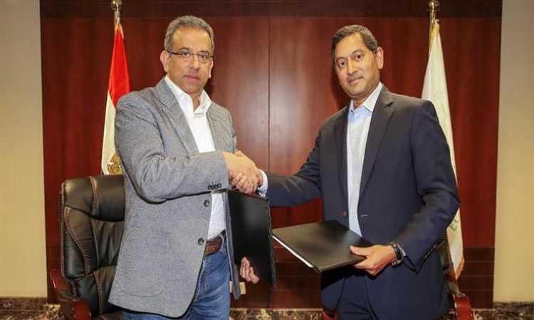 رئيس هيئة البريد مع مدير شركة أمريكية