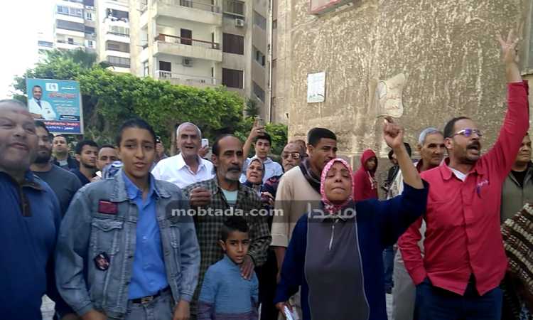 مظاهرة فى مكان الانفجار