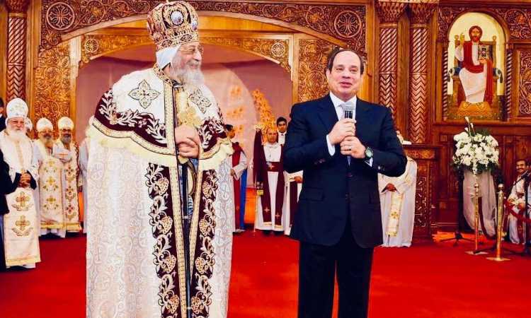 الرئيس السيسي  والبابا تواضروس فى كاتدرائية ميلاد المسيح