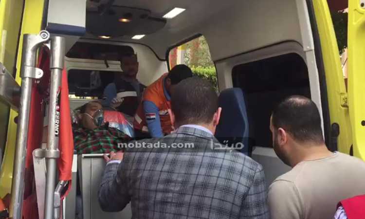 ناخب يدلى بصوته فى سيارة إسعاف