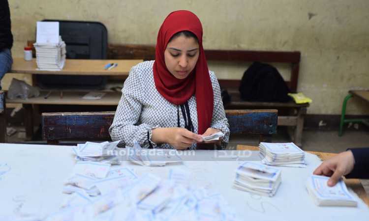 بدء عمليات فرز أصوات الناخبين