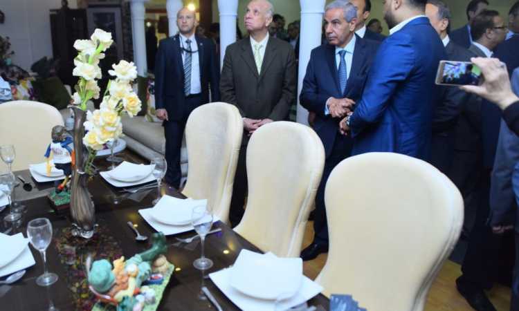 وزير الصناعة يفتتح معرض اندورز للأثاث 
