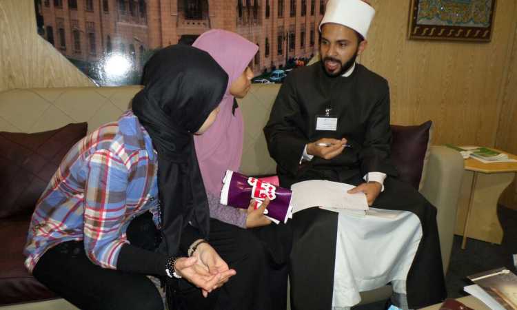 أسئلة الفتيات للجنة الفتوى بالمعرض