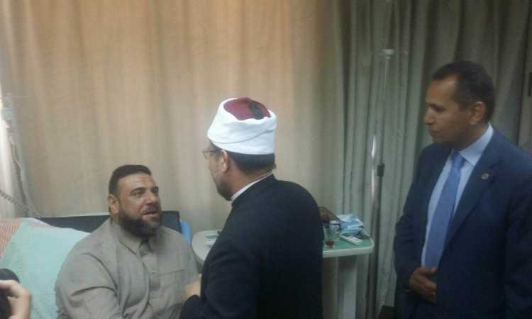 وزير الأوقاف يزور وكيل الوزارة بالإسكندرية