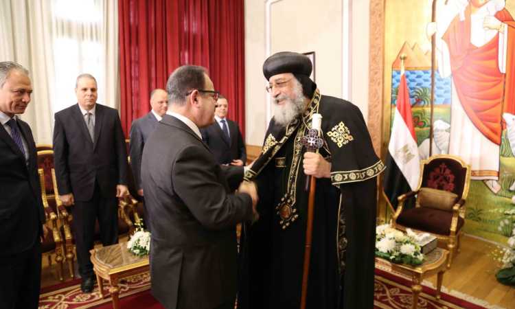 وزير الداخلية خلال تهنئة البابا