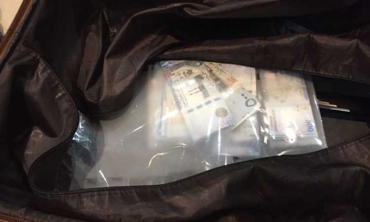 تهريب أموال بالمطار
