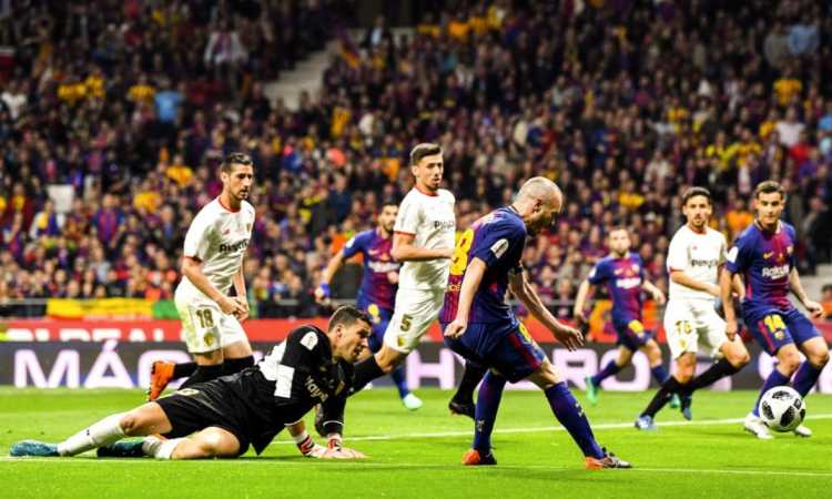 برشلونة وإشبيليه