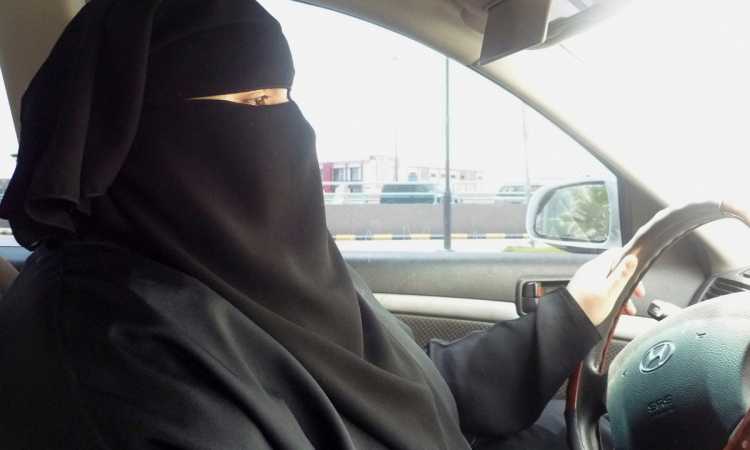 المرأة السعودية فى وظيفة سائق
