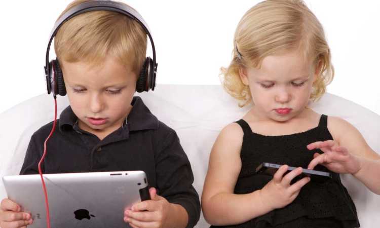 استخدام أطفال للتكنولوجيا