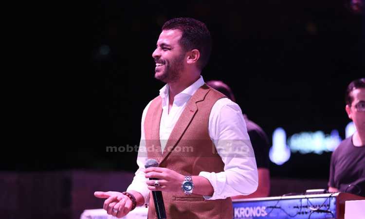 محمد رشاد يتألق بخيمة «فتافيت السكر» تحت رعاية الراديو 9090