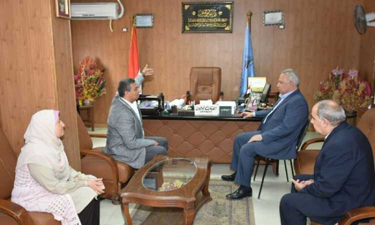 محافظ الشرقية ورئيس الإدارة المركزية لهيئة الطرق والكبارى
