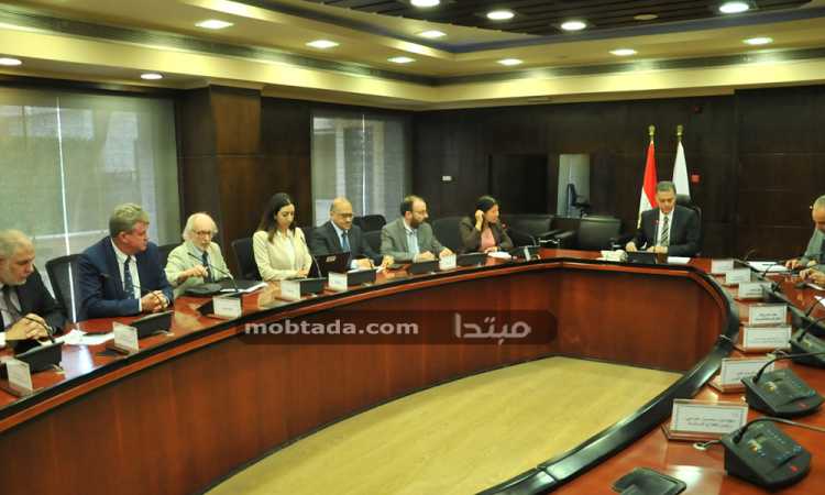 وزير النقل يلتقى وفد البنك الدولى 