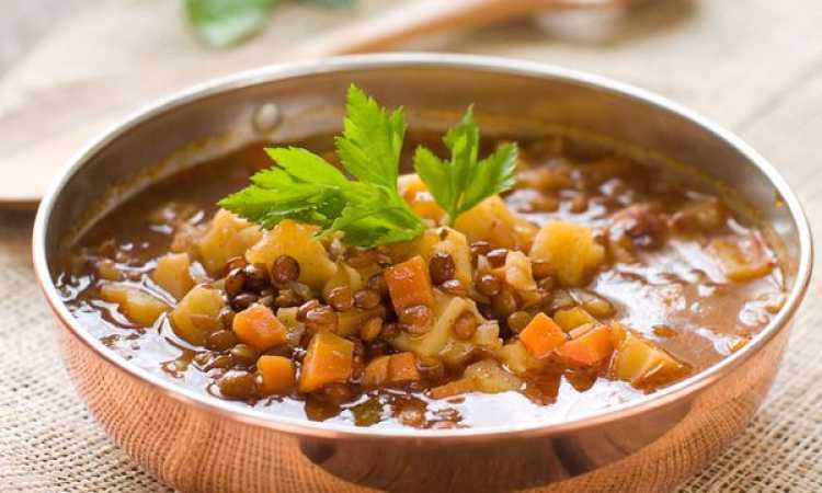 شوربة العدس بالخضروات