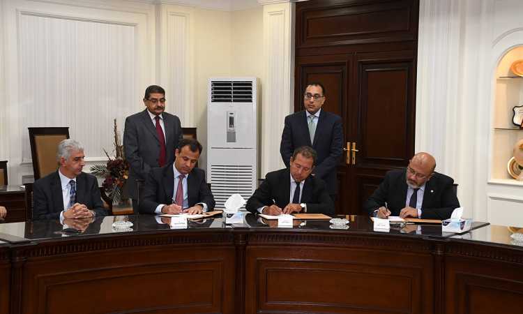 توقيع عقد تطوير محطة صرف صحى أبو الريش
