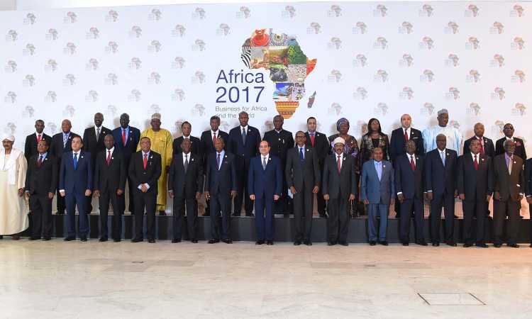 السيسى وسط زعماء إفريقيا