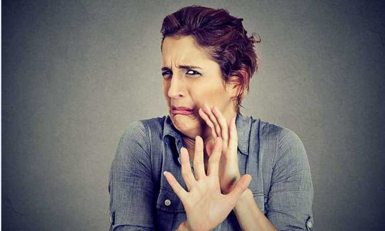 النساء تشعر بالتقزز أكثر من الرجال
