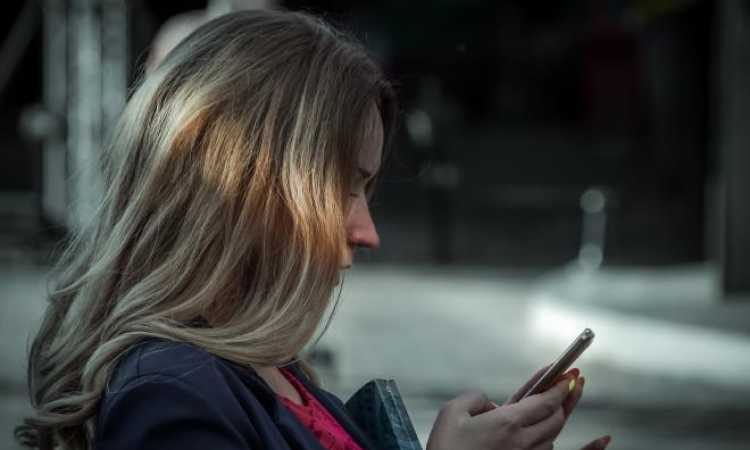 مواقع التواصل الاجتماعى تسبب الاكتئاب
