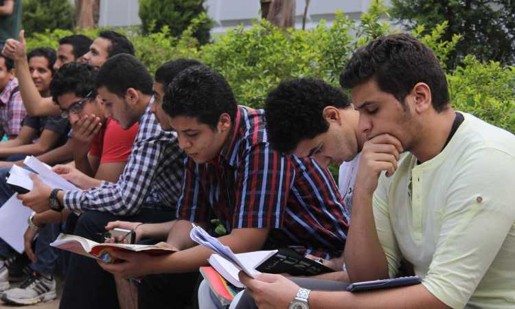 طلاب الثانوية العامة 