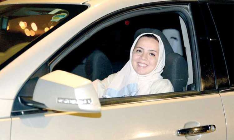 المرأة السعودية تقود السيارة للمرأة الأولى