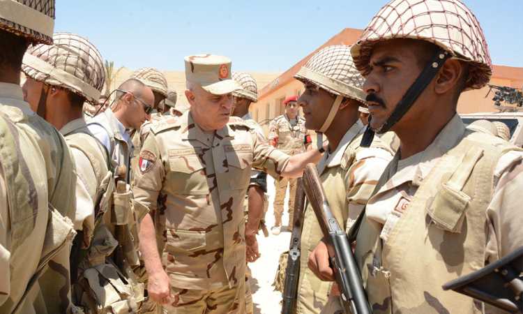 رئيس الأركان وسط قوات الجيش فى سيناء