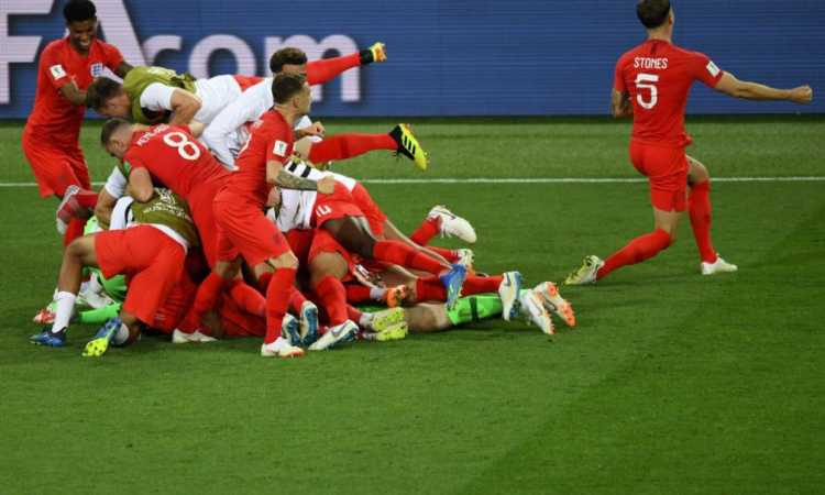 المنتخب الإنجليزى بعد الفوز على كولومبيا