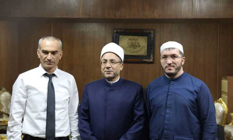 الدكتور محيى الدين عفيفى مع وفد داغستان
