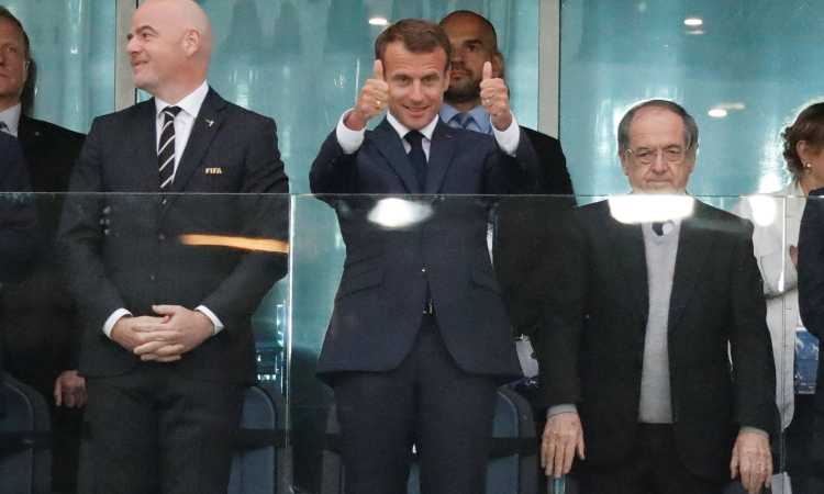 ماكرون يشجع منتخب بلادة فى كأس العالم