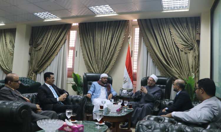 مفتى الجمهورية ووزير الأوقاف اليمنى 