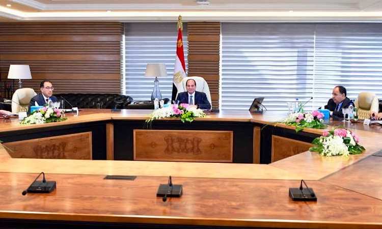 اجتماع الرئيس بوزيرى الصحة والمالية