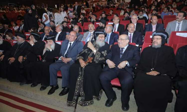 البابا تواضروس يشاهد أوبريت حلمك عليا فى مكتبة الإسكندرية
