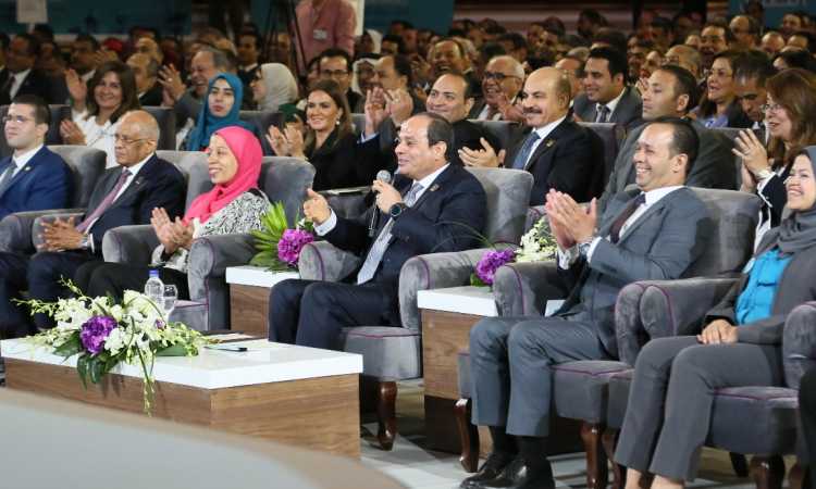 الرئيس السيسي بجلسة استراتيجية بناء الإنسان المصرى 