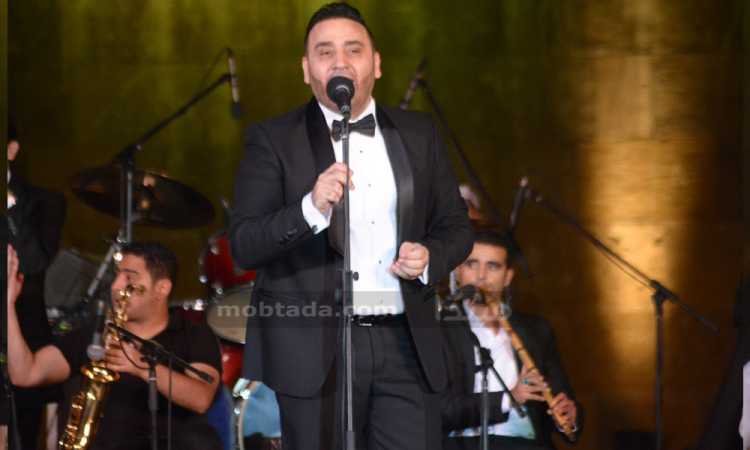 مجد القاسم يفاجئ الجمهور بغناء «غمض عنيك» مع مى كساب