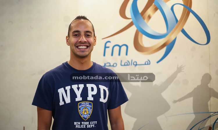 عمرو وهبة نجم «الراديو بيضحك»
