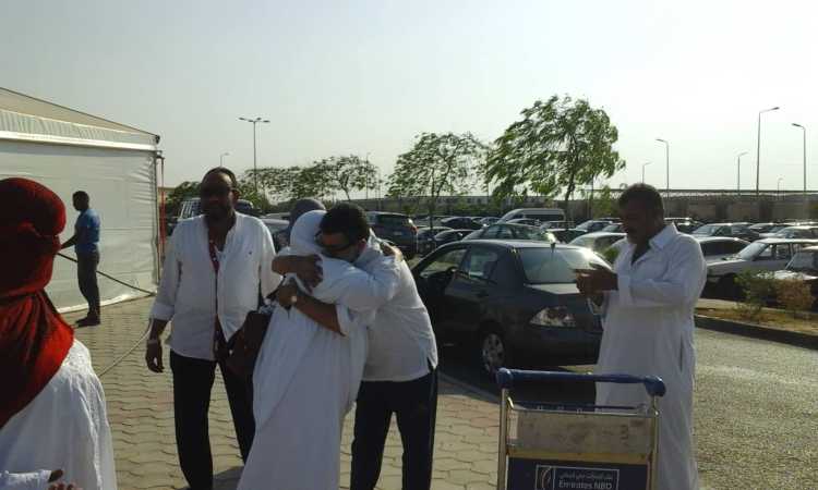 حجاج بيت الله الحرام فى المطار
