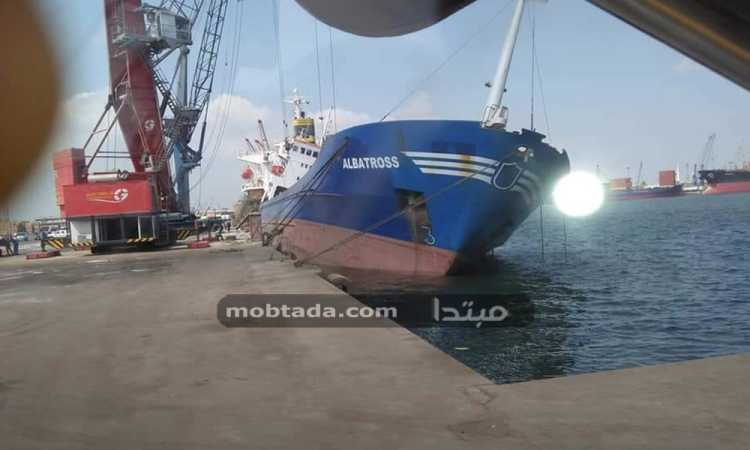 سفينة بميناء دمياط