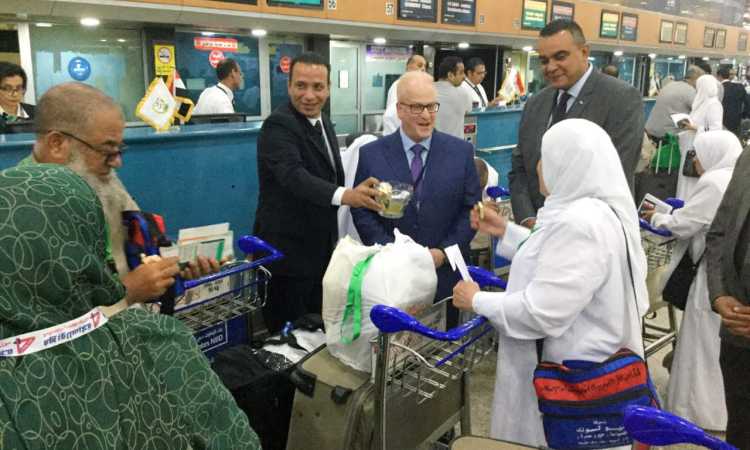 حجاج بيت الله الحرام فى المطار