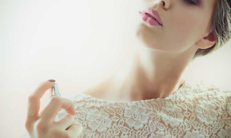 مخاطر رش العطر على الرقبة
