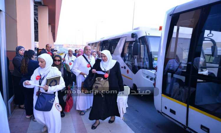 حجاج فلسطين فى المطار
