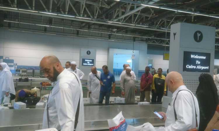 الحجاج فى مطار القاهرة
