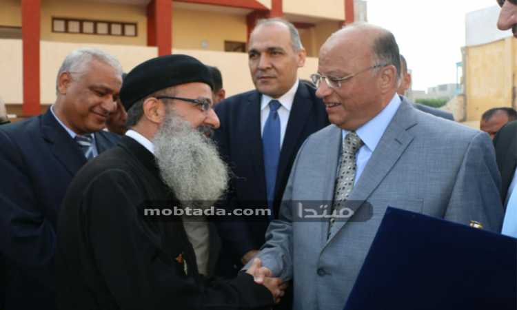 العام الدراسى الجديد.. محافظ القاهرة فى طابور الصباح