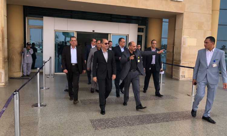 الفريق يونس المصرى يتفقد مطار سوهاج