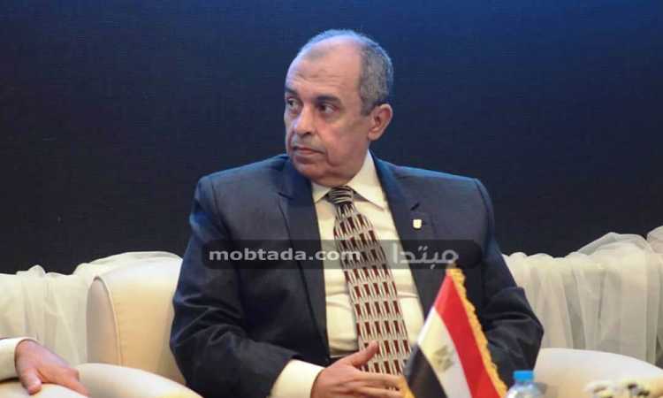 الدكتور عزالدين أبوستيت - وزير الزراعة